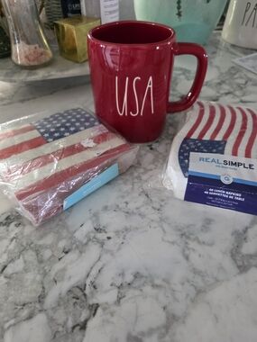 USA Rae DUNN Red Ceramic Mug with Patriotic Napkins * New*